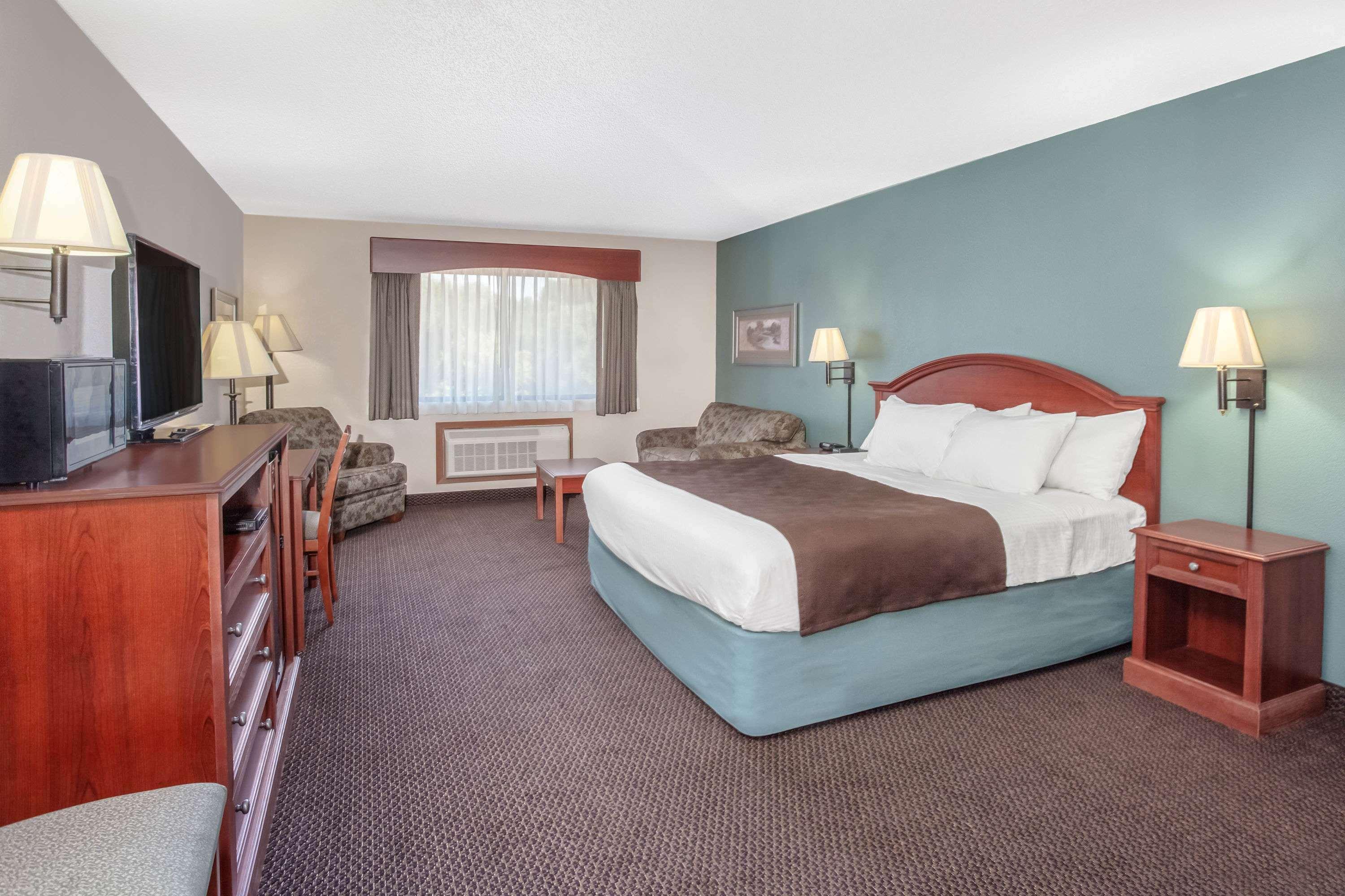 Americinn By Wyndham St. Peter Экстерьер фото