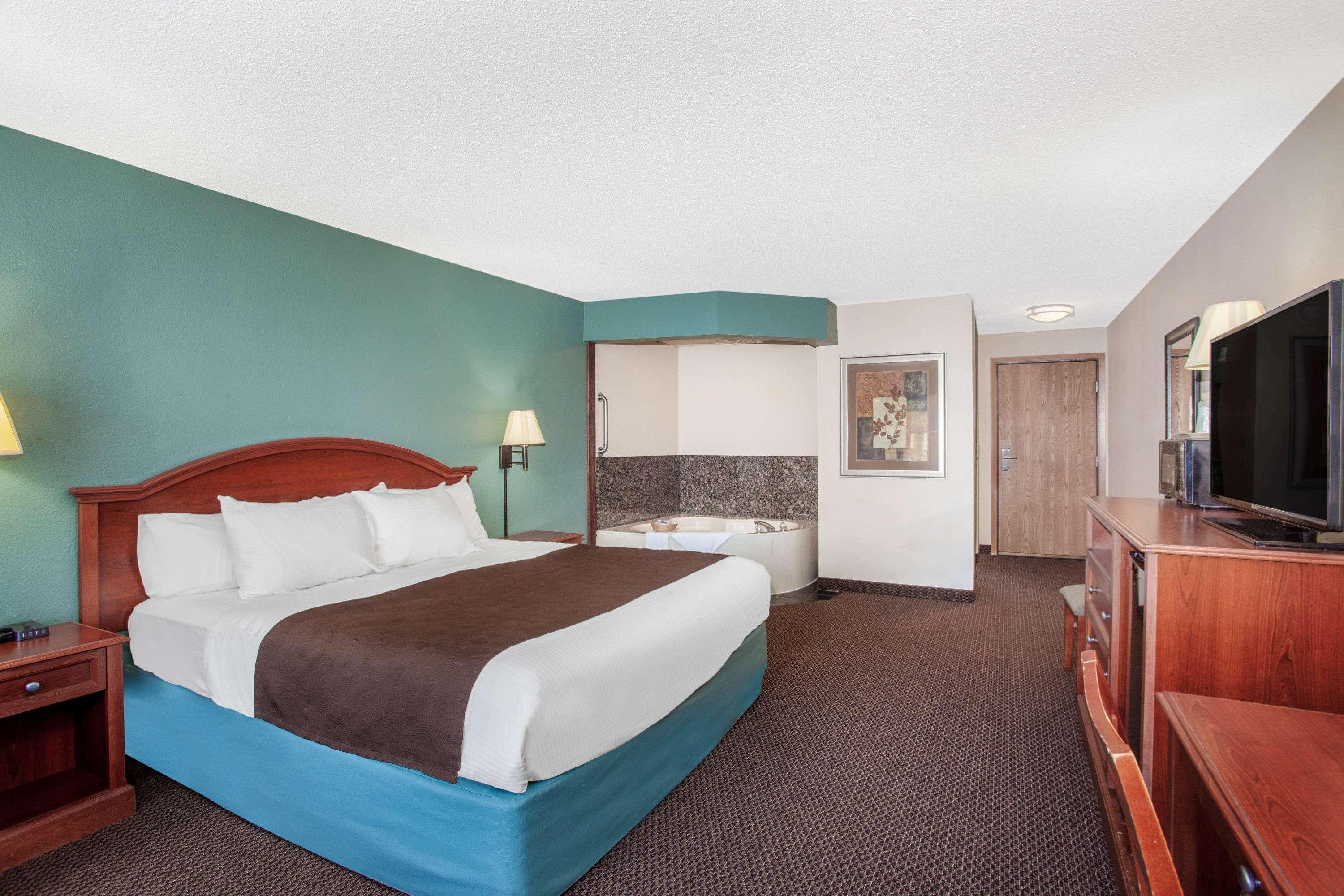 Americinn By Wyndham St. Peter Экстерьер фото